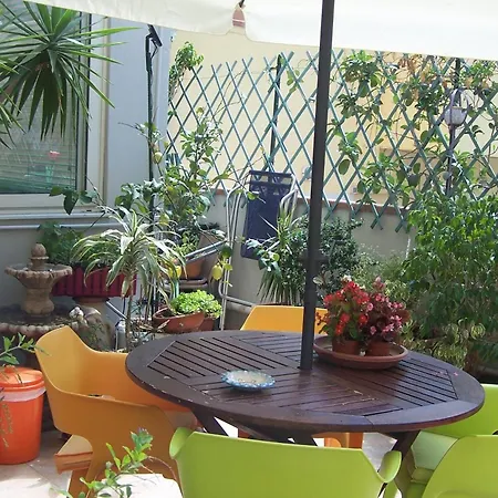 לינה וארוחת בוקר In Centro קליארי